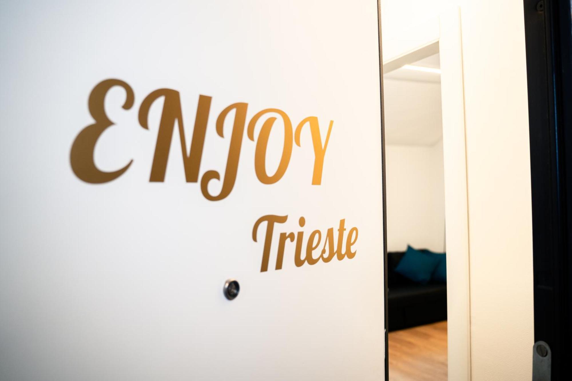 Enjoy Trieste In The City Center Bagian luar foto